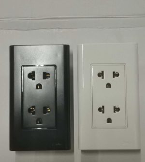 MCS-1222 DUPLEX UNIVERSAL OUTLET W/GROUND